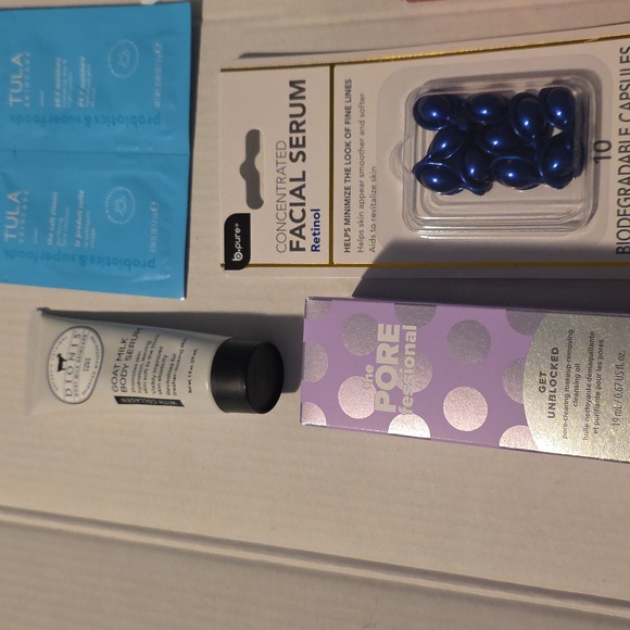 Skincare Sample Set - Picture 2 of 3